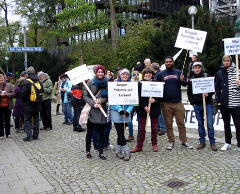Demonstranten vor dem Europäischen Patentamt in München