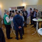 Gespräche und Vernetzung stehen beim Dienstagsmarkt im Vordergrund © MEW/Neuschwander-Lutz