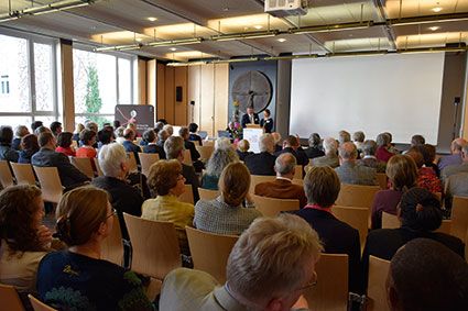 Zum Jahresempfang begrüßte das Direktoren-Ehepaar Dr. Gabriele und Hanns Hoerschelmann die rund 170 Gäste in Nürnberg. © MEW/Neuschwander-Lutz