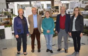 V.l.n.r. Beatrix Mettler-Frercks (Ausstellung einBlick), Klaus Walz, Ludmilla Pelich, Gerd Sander und Elfriede Hauenstein (Ausstellung einBlick) bei der Eröffnung der Ausstellung