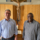 Diakon Claus Heim, Fachreferent für Tansania bei Mission EineWelt, und Pfarrer Dr. Samuel Dawai in der Kapelle von Mission EineWelt [Foto: Mission EineWelt]