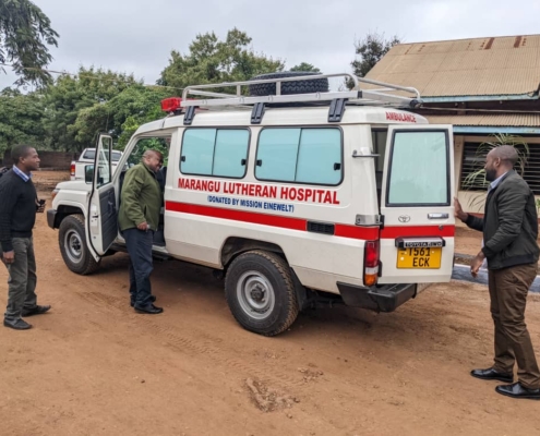 Der von Mission EineWelt mitfinanzierte Krankenwagen für das Marangu Lutheran Hospital am Kilimanjaro.