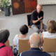 Pfarrer i.R. Michael Jacobsen berichtet im World Café über seinen Erfahrungen in Australien