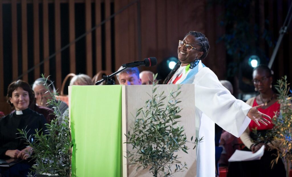 Die Predigt beim Eröffnungsgottesdienst kam von Danielle Dokman, Pastorin der Evangelisch-Lutherischen Kirche von Surinam Foto: LWB