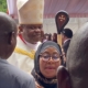 Feierlich ins Amt eingeführt: der neue Leitende Bischof der ELCT, Alex Malasusa. Im Vordergrund: Die tansanische Präsidentin Samia Suluhu Hassan (Foto: Gabriele Hoerschelmann)