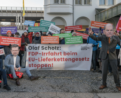 Protestaktion der Initiative Lieferkettengesetz beim FDP-Europaparteitag Ende Januar (Foto: Intiative Lieferkettengesetz)