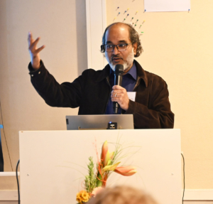 Erklärte Gotong Royong: Karthik Sibanyanam, Diakonik-Student an der Uni Bielefeld (Foto: Thomas Nagel)